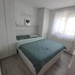 アパート Modern With Free Parking & Terrace Near *